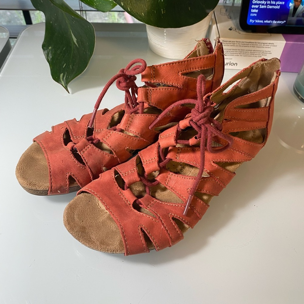 EARTH ORIGINS 'HARLEY' LEATHER SANDALS SIZE 6.5